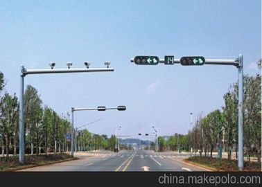 চীন Q345 4m / 6m Galvanized Road Light Poles Signal Customization Available সরবরাহকারী