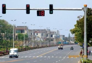 চীন Hot Dip Galvanized 6.5m Standard Traffic Light Pole 11m Single Arm For Traffic Road সরবরাহকারী