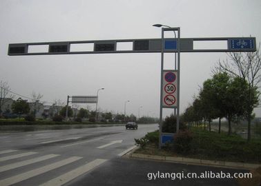 চীন Signal Customization Traffic Light Pole Gr65 4m / 6m Galvanized Road Light Poles সরবরাহকারী