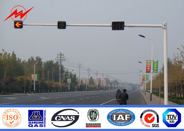 চীন 7M Traffic Light Pole Gr65 4m / 6m Galvanized Road Light Poles With 9M Bracket সরবরাহকারী