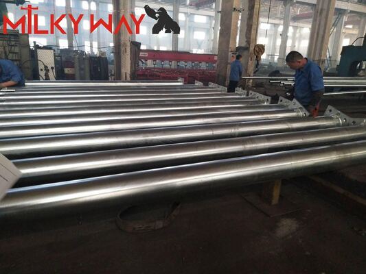 6 মি 7 মি 8 মি স্টিলের খুঁটি হট ডিআইপি গ্যালভানাইজড স্ট্রিট লাইট পোল ডাবল আর্ম সহ