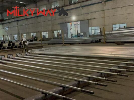 ট্রান্সমিশন লাইনের জন্য 35FT থেকে 90FT দৈর্ঘ্যের এবং প্রতিরক্ষামূলক বিটুমেন ফিনিস সহ টেকসই অষ্টভুজ ইস্পাত পাওয়ার পোল